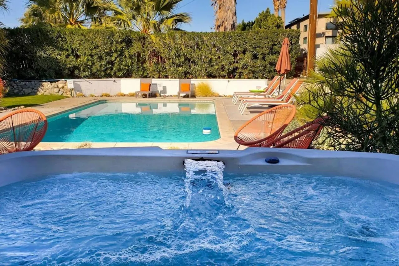 פאלם ספרינגס House Of The Sun Mcm Home With Pool And Hot Tub בית נופש