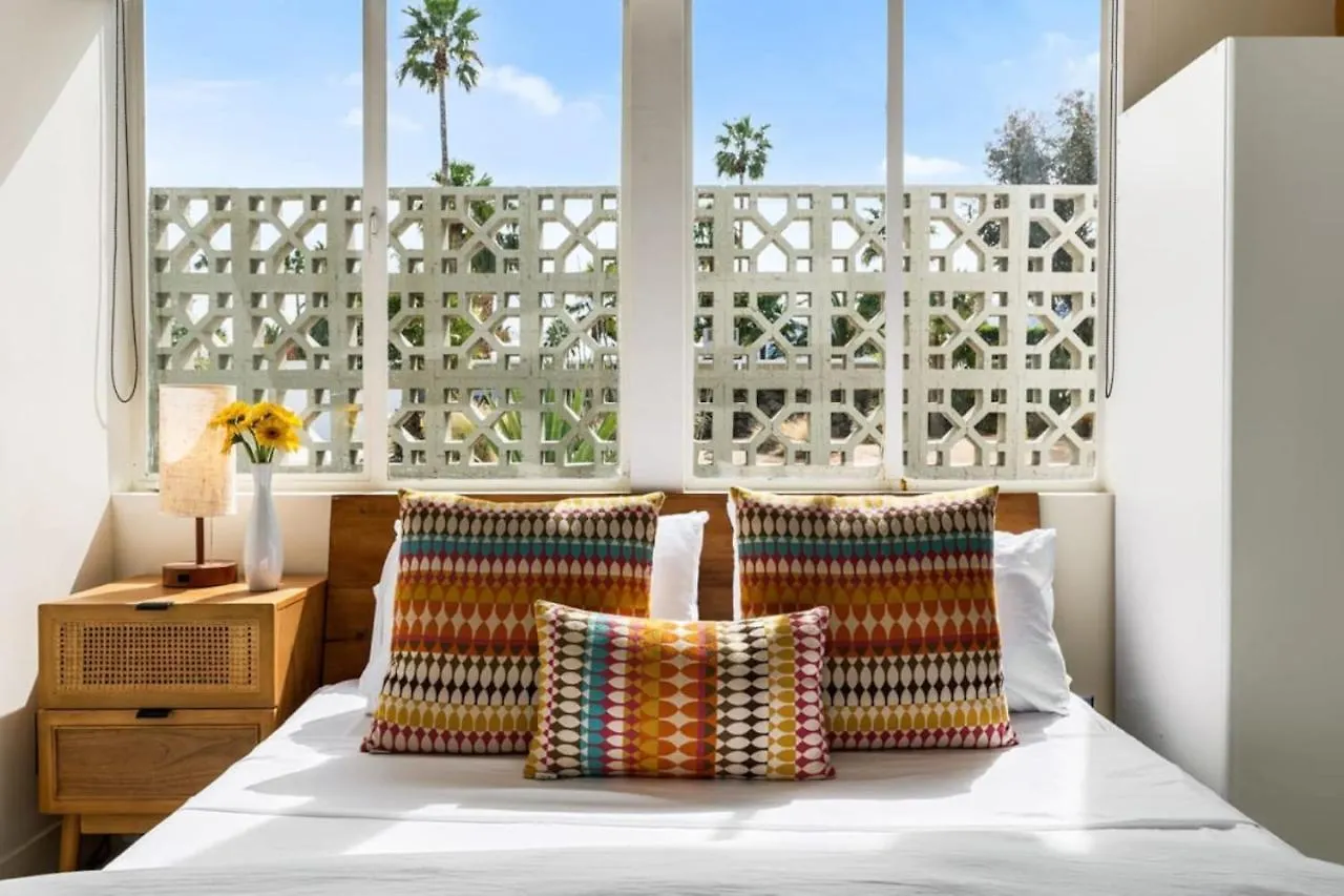 פאלם ספרינגס House Of The Sun Mcm Home With Pool And Hot Tub בית נופש
