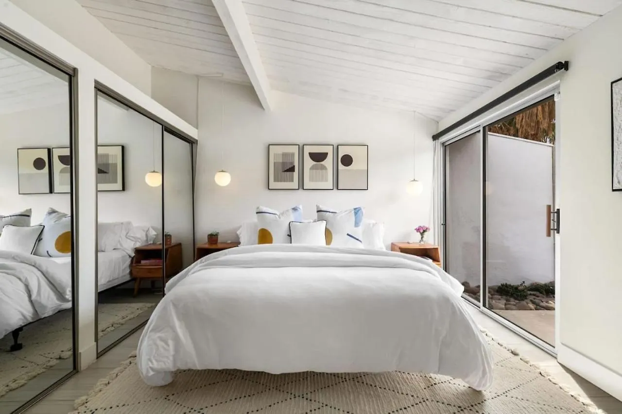 פאלם ספרינגס House Of The Sun Mcm Home With Pool And Hot Tub בית נופש פאלם ספרינגס