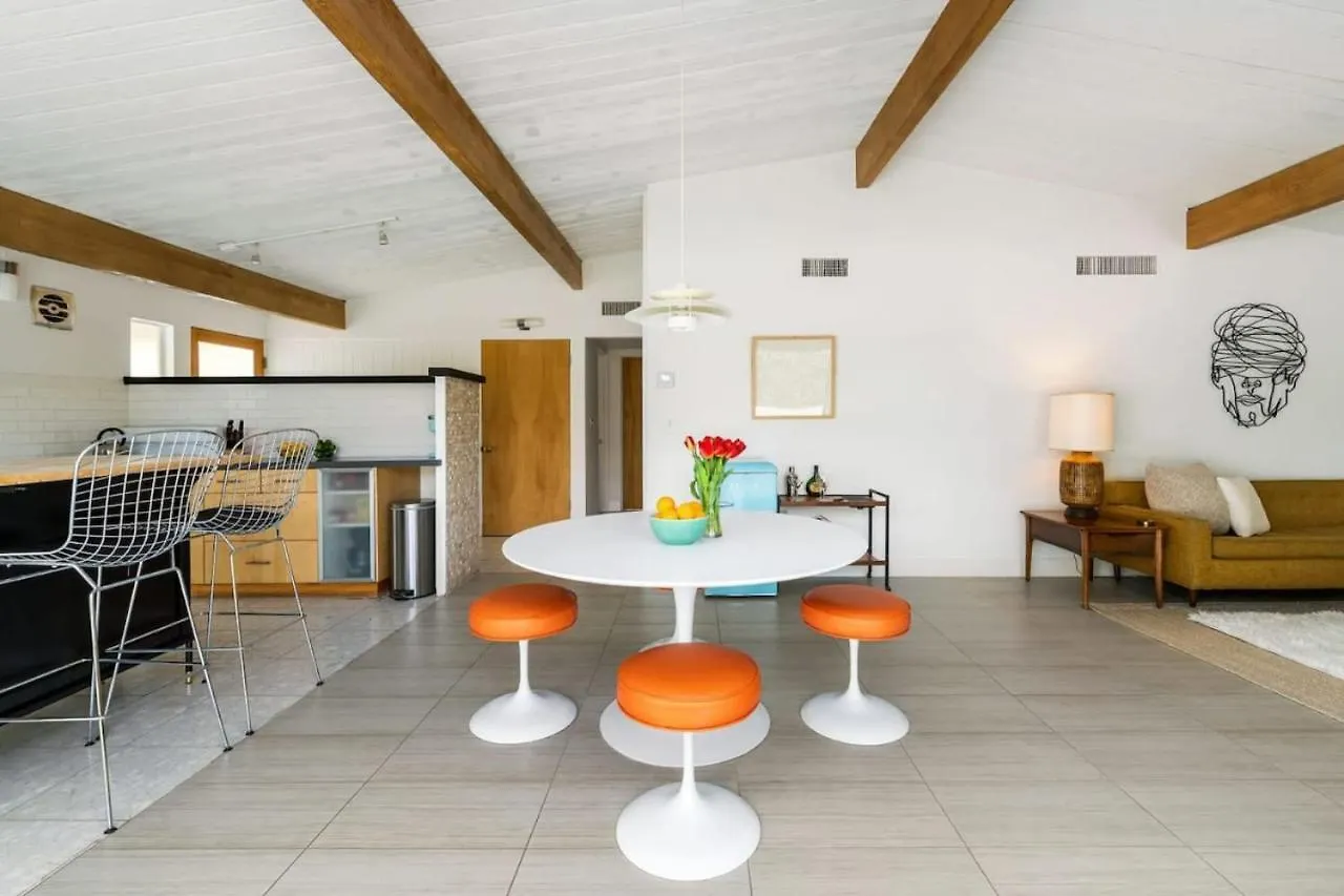 פאלם ספרינגס House Of The Sun Mcm Home With Pool And Hot Tub בית נופש פאלם ספרינגס